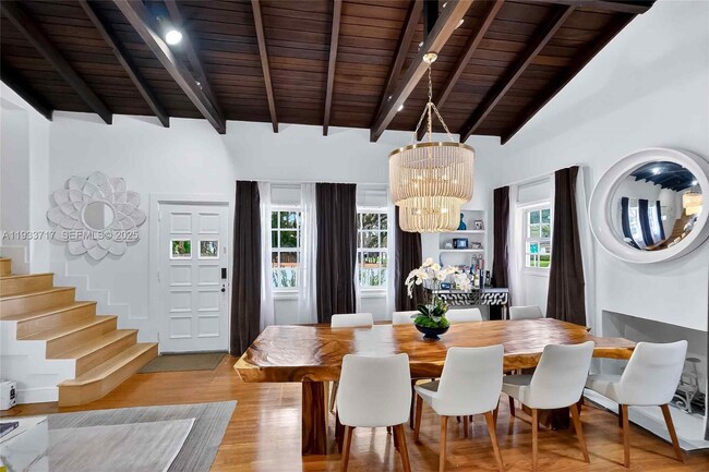 Building Photo - 800 NE 97th St