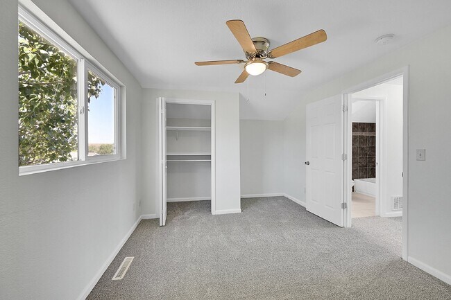 Building Photo - $2,495.00, 3 bed, 2 bath located in Westmi...