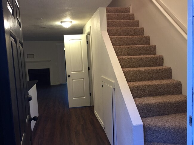 Building Photo - Santee court