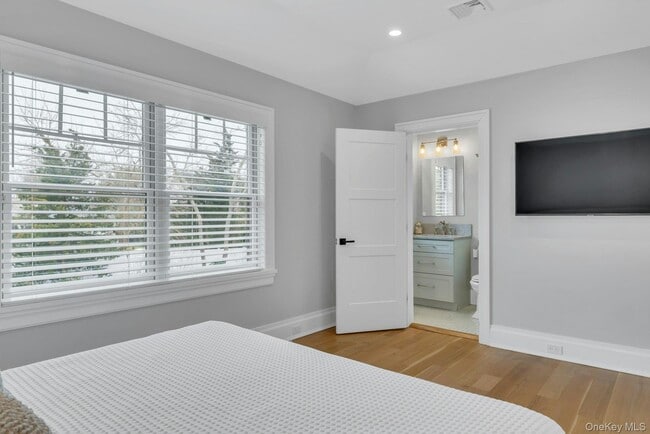 Building Photo - 165 Marine Pl