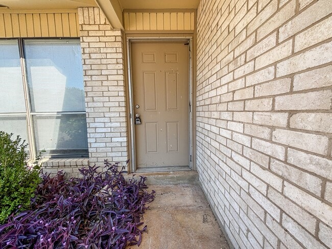 Building Photo - 607 Frostwood Dr