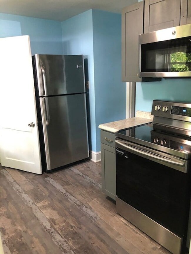 Building Photo - 914 Martin St