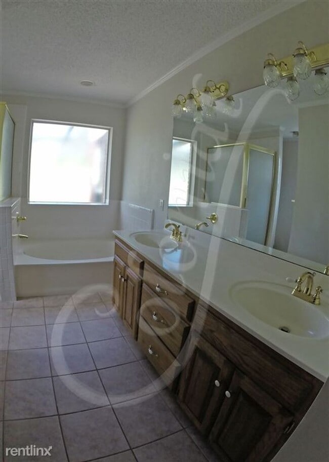 Building Photo - AVAILABLE MID JANUARY!!!