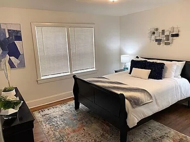 Building Photo - Charming 3BR House in East Point