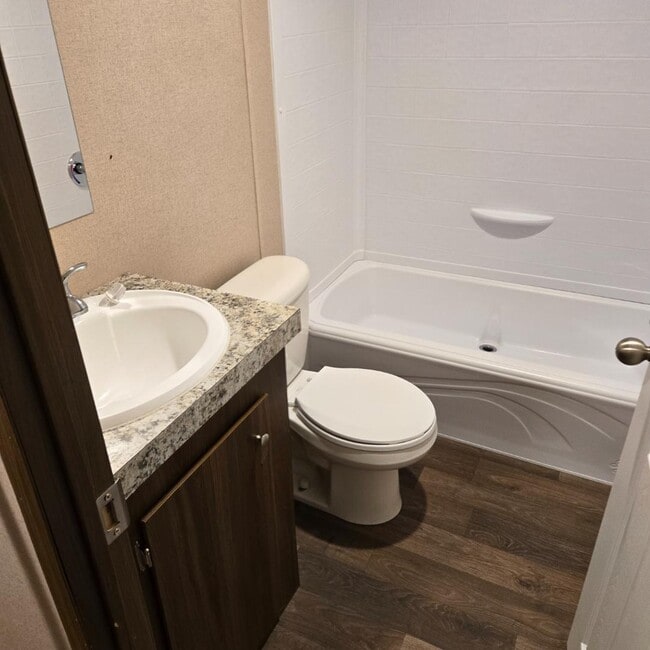 Building Photo - 121 Fountianvue drive LaFontiane indiana 46940