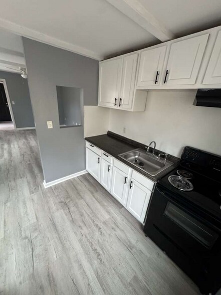 Building Photo - 201 Chandler Dr