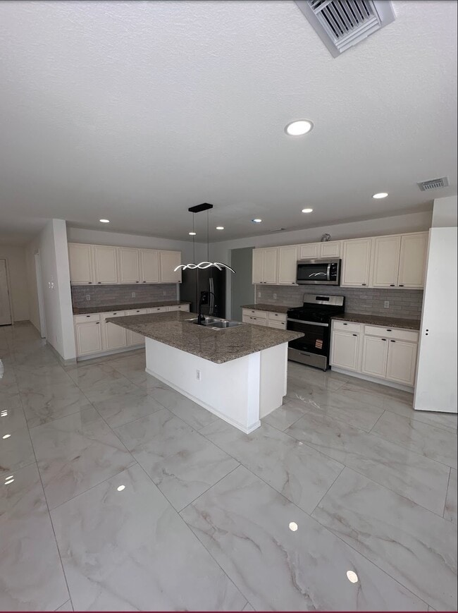 Building Photo - 9611 Rads Point