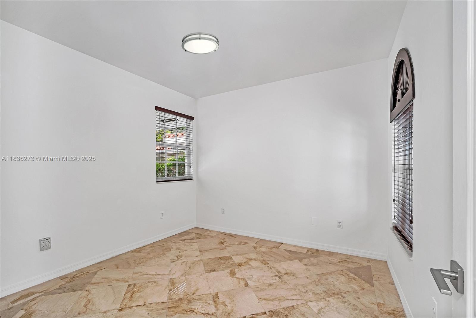 Building Photo - 1135 Asturia Ave