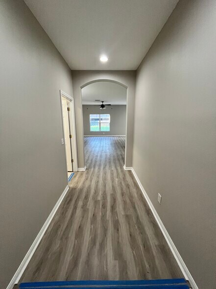 Building Photo - 811 Coade Stone Dr