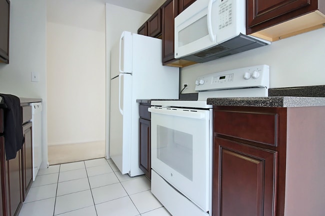 Building Photo - 1202 N Stone St