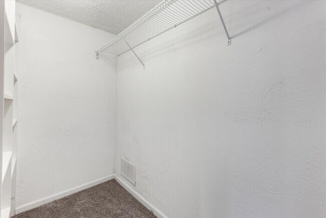 Building Photo - 657 22nd Ave