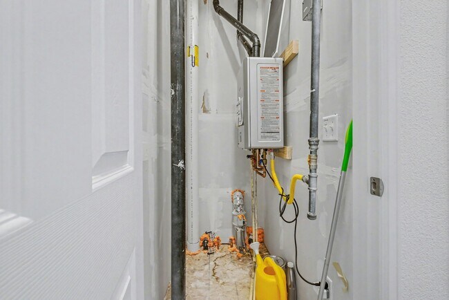 Building Photo - 8731 Snake River St