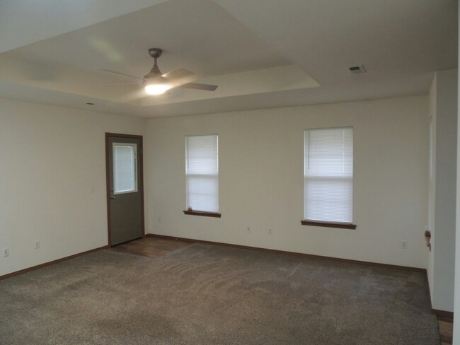 Building Photo - 1015 N Missouri Dr
