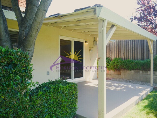 Building Photo - Remodeled 3 Bed 2 Bath 1,215 Sq Ft Citrus Heights Home
