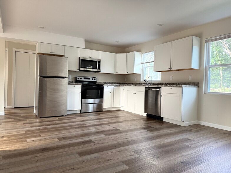 Kitchen - 14 US Highway 206