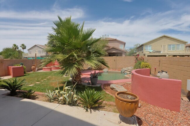 Building Photo - 14878 W Bloomfield Rd