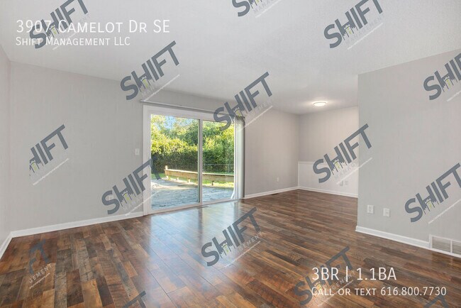 Building Photo - 3907 Camelot Dr SE