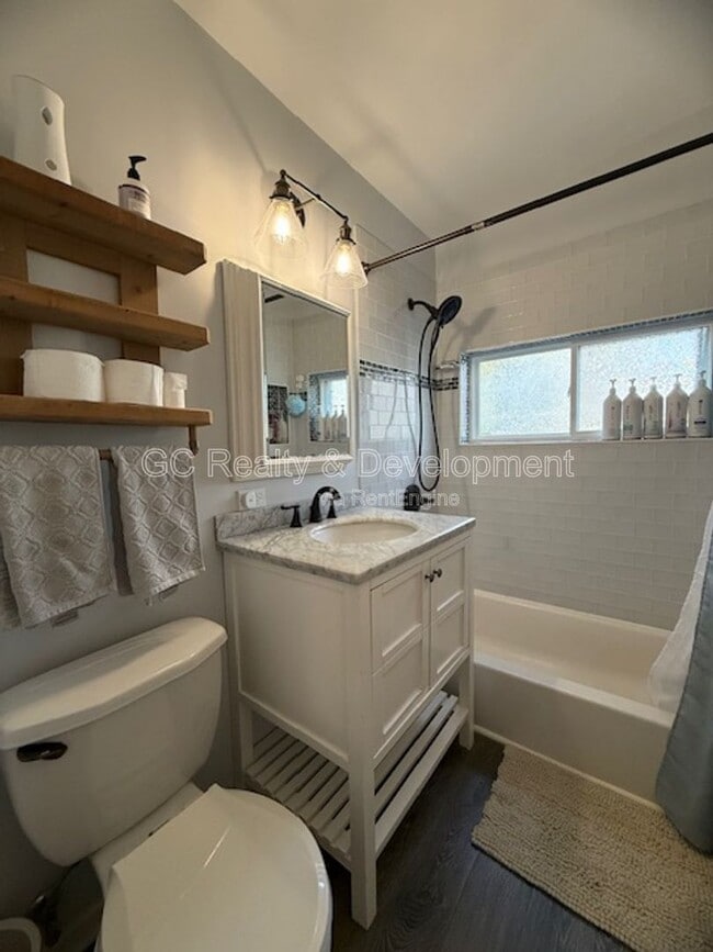 Building Photo - 558 Mallard Ln