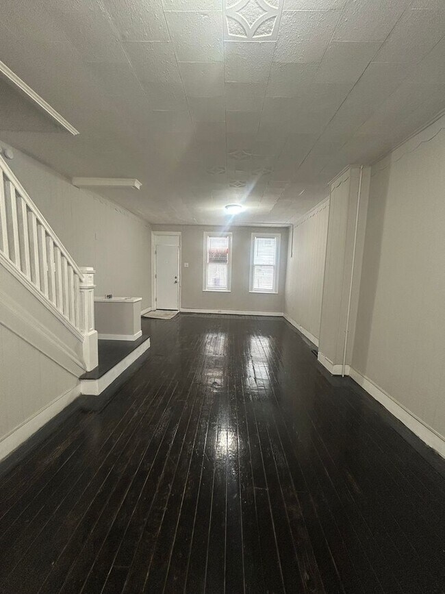 Building Photo - 4 Bedroom in York City