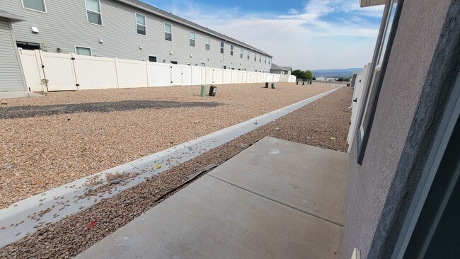 Building Photo - Modern Townhome with Views Near Mesa Mall
