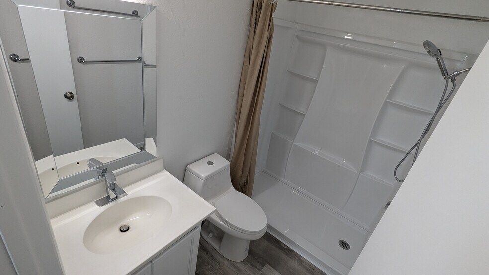 Guest bath - 14852 N 24th Dr
