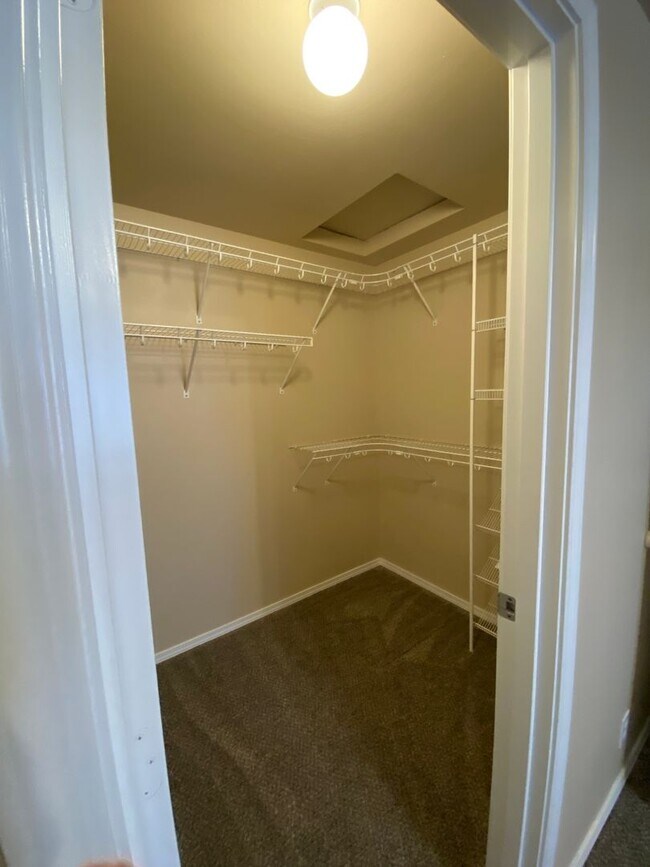 Building Photo - Beautiful Single-Level Home in Desirable NE Bend Community