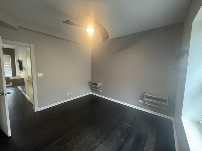 Building Photo - 1637-1632 W Farwell Ave