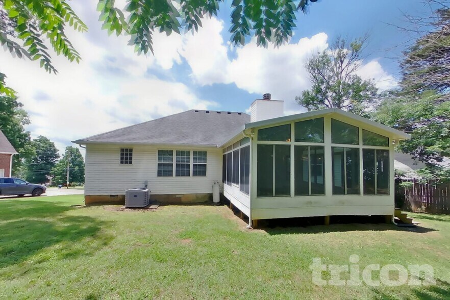 Building Photo - 2103 Academy Way