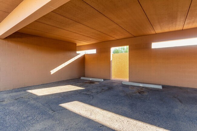 Building Photo - RESORT Style FULLY-FURNISHED Condo in Paradise Valley - 4 bedroom / 2.5 bath