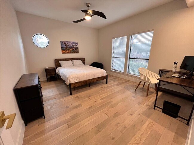 Building Photo - 3914 Latimer Dr