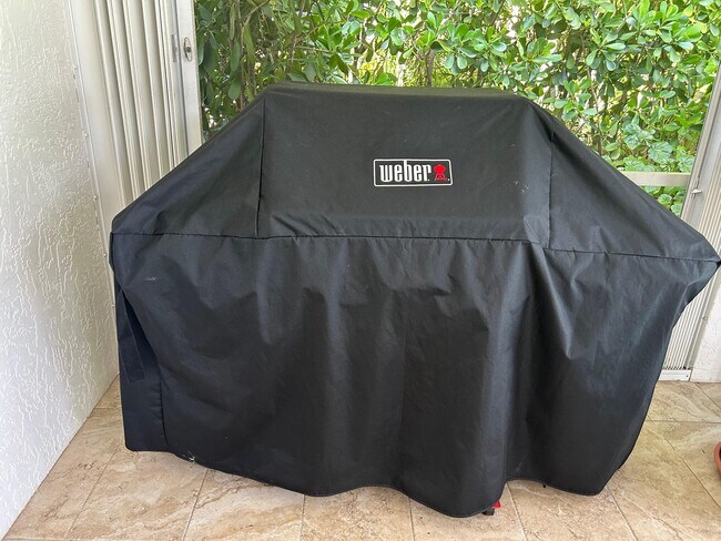 Building Photo - 4898 SW Lake Grove Cir