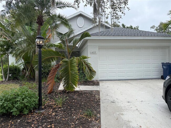 Building Photo - 6409 Golden Leaf Ct