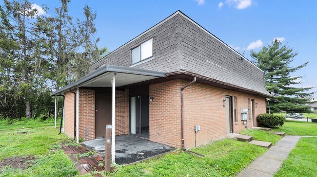 Building Photo - 1 Bedroom Townhouse Apartment