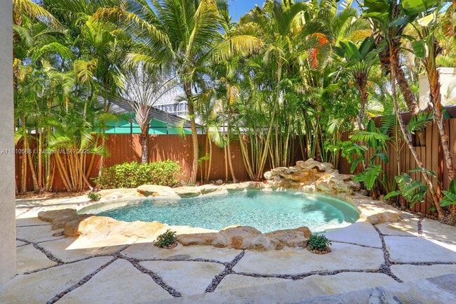 Building Photo - 2527 Inagua Ave