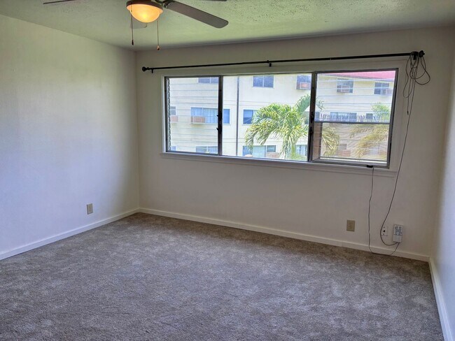 Building Photo - 350 Aoloa St