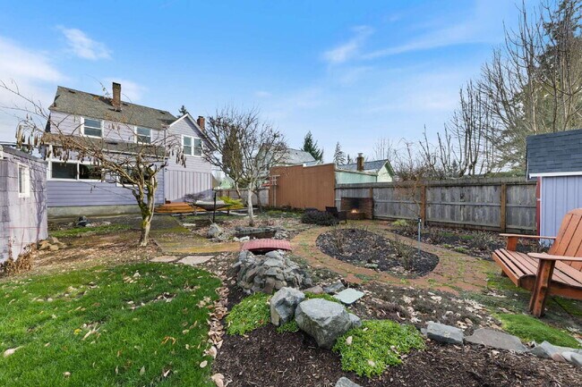 Building Photo - 3 Bedroom, 2.5 Bathroom Home with Exquisite Design