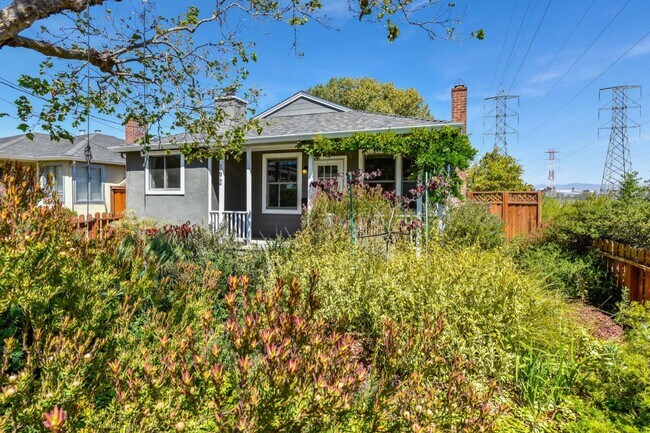 Building Photo - 192 Aviador Ave