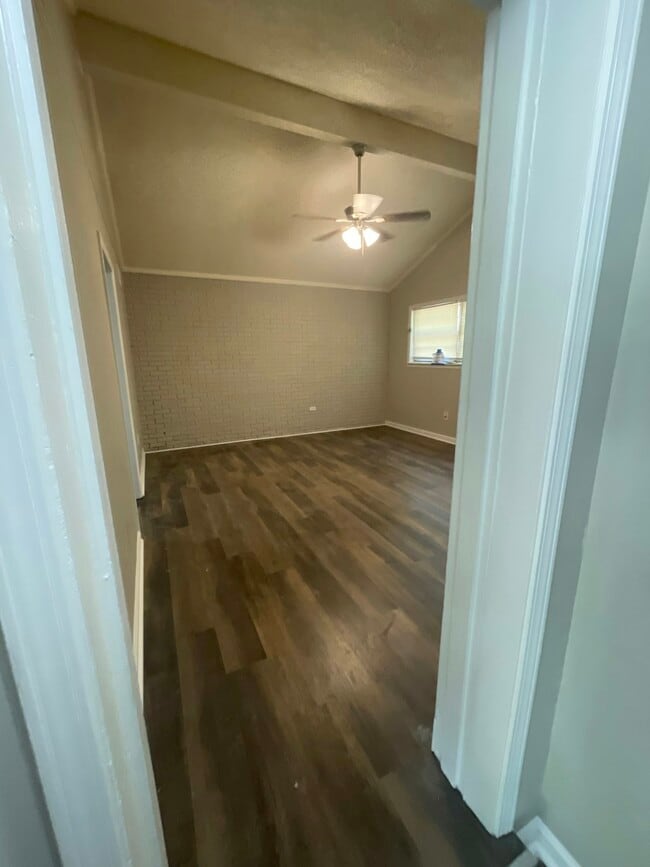 Building Photo - 9154 Haleville St