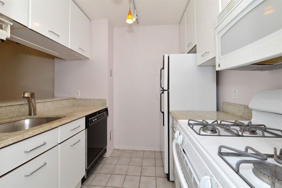 Building Photo - 4 Martine Ave