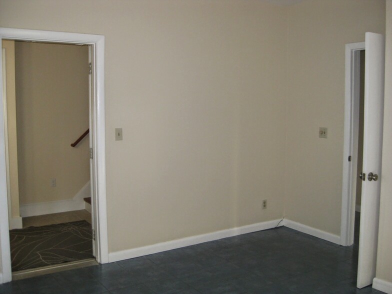 Building Photo - 161 Pearl St