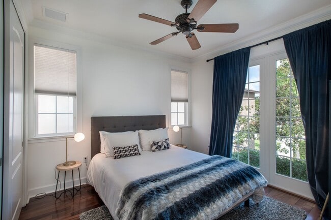 Building Photo - 2 Story, 2 Bed/2.5 Bath, Pool Home Plus Office in Altaloma Heights AVAILABLE NOW!