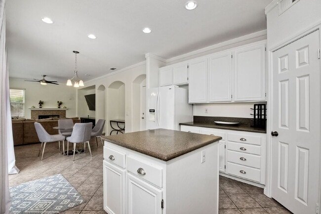 Building Photo - "Spacious 4-Bedroom Retreat in Rancho Carrillo Carlsbad: 2.5 Baths & 2,113 Sq. Ft. of Comfort!"