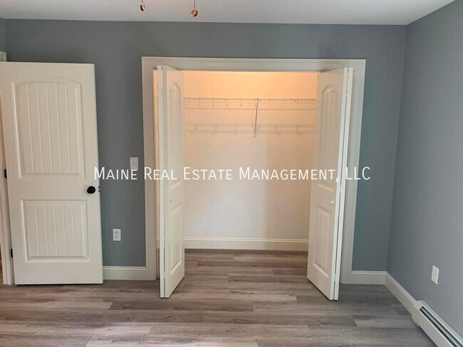 Building Photo - 15 Twin Oak Dr