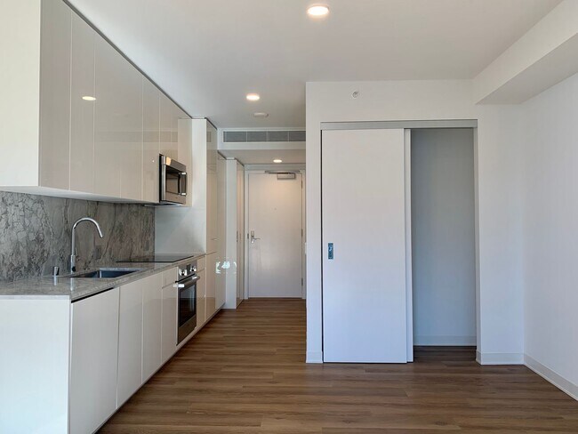 Building Photo - A'ali'i: Studio Condo w/ 1 Parking - Brand New Building in Kakaako