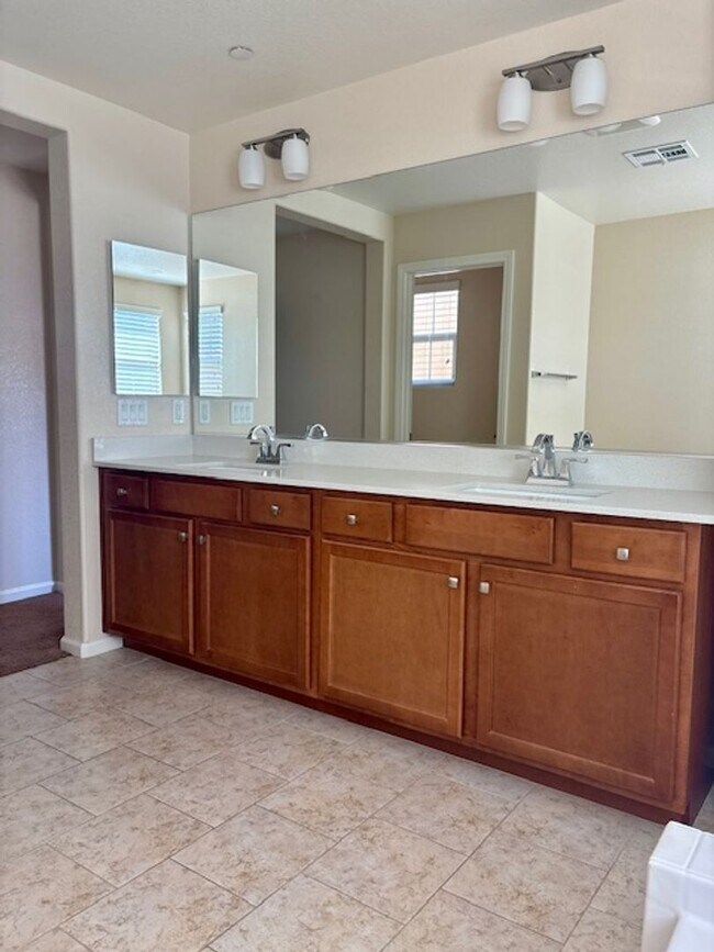 Building Photo - Beautiful two-story home in Inspirada with...