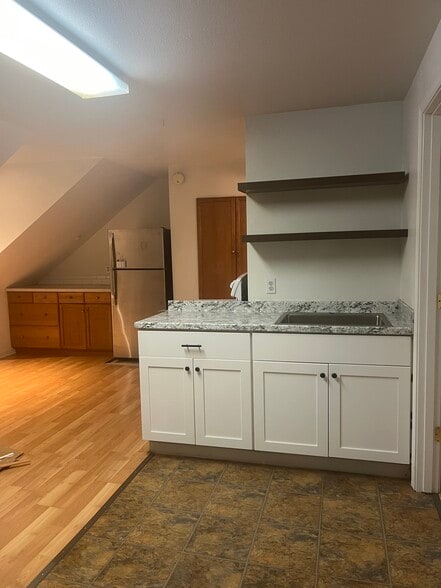 kitchen/dining - 2143 SE Douglas Ave