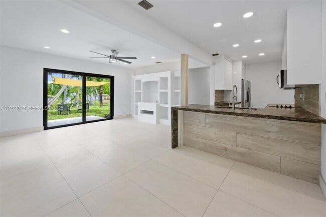 Building Photo - 1201 NE 178th St