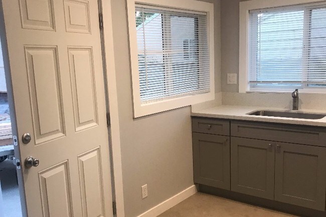 Building Photo - 233 St Marys Dr