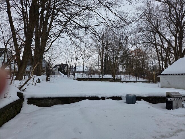 Building Photo - 11 Fuyat St