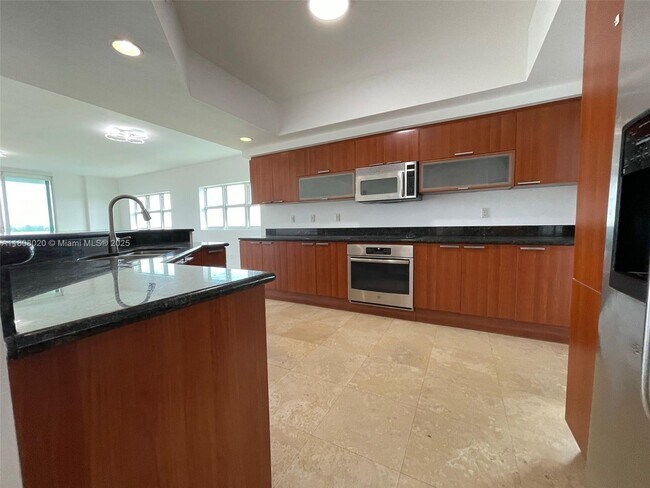 Building Photo - 14951 Royal Oaks Ln